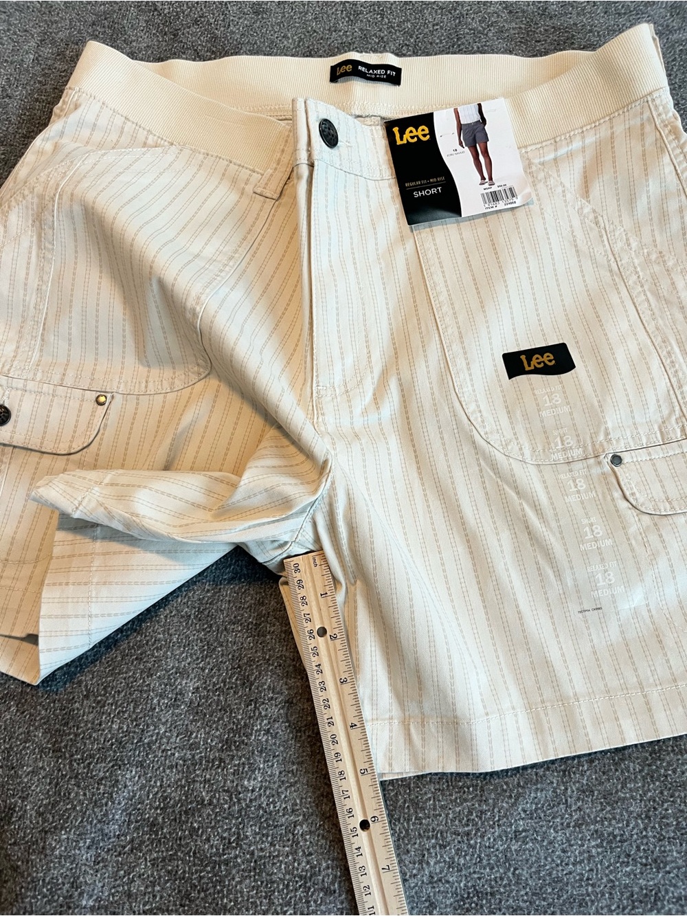 Lee Women’s Cream /Tan Striped Casual Mid Rise Waist 38” Size 18 Shorts NWT - Picture 7 of 11